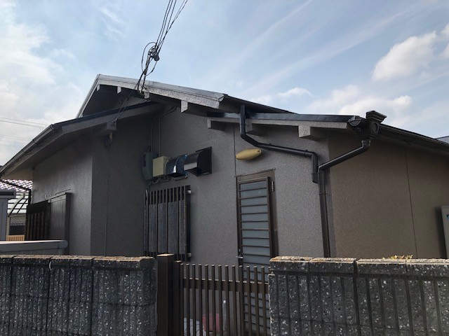 岸和田市の雨樋が塗装で美しく