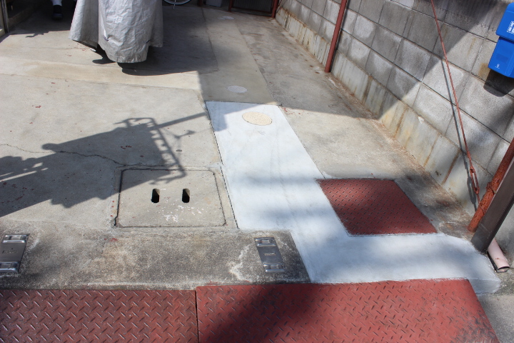 岸和田市の土間ひび割れ補修