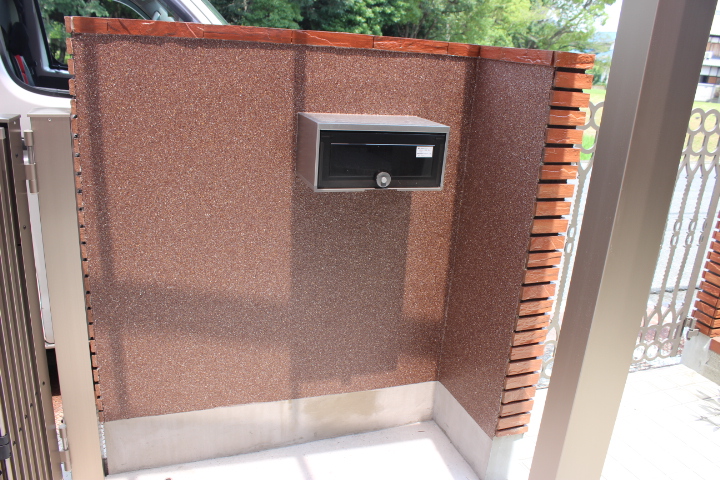 岸和田市の多彩模様で仕上げた塀