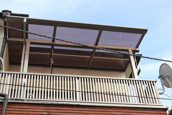 岸和田市のベランダにテラス屋根と手すり設置