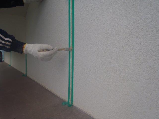 泉南郡岬町の誘発目地にプライマー塗布