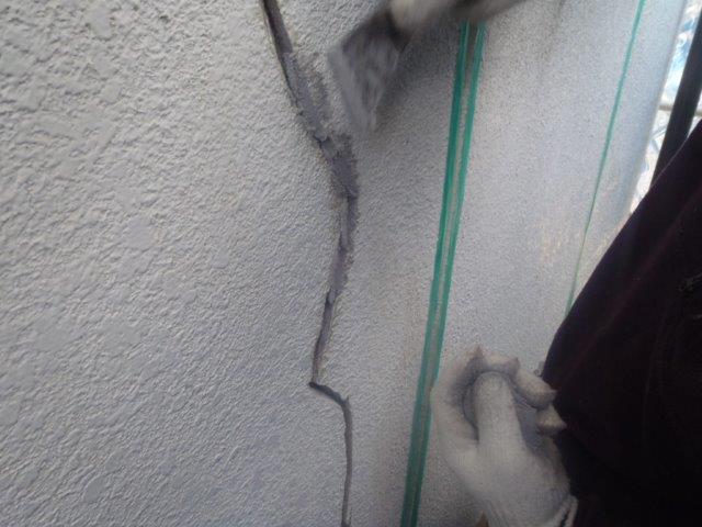 泉南郡岬町のクラックに樹脂モルタルを充填