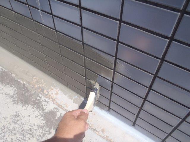 貝塚市石才のバルコニーにカチオン塗布