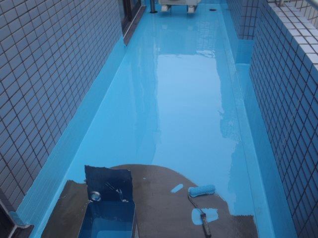 貝塚市石才のバルコニーにウレタン樹脂塗布1回目