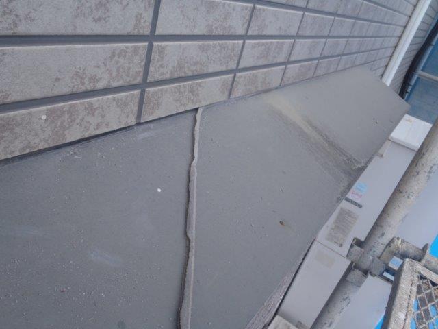 岸和田市尾生町の庇回りのシーリング撤去