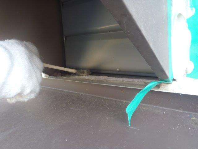 岸和田市大沢の屋外フードの内側にもシーリング充填