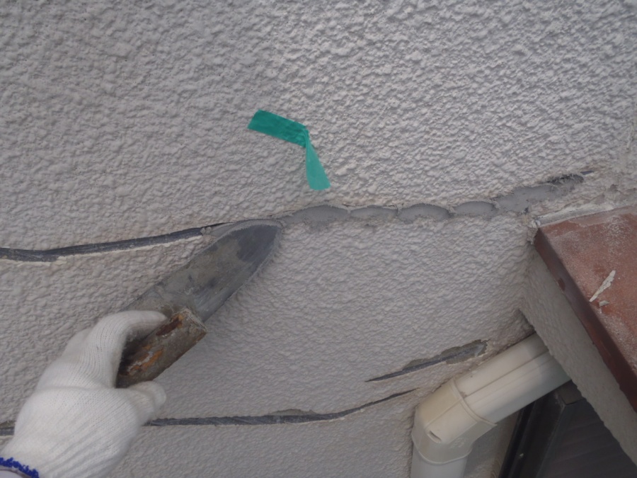 泉北郡忠岡町のクラックに樹脂モルタルで補修