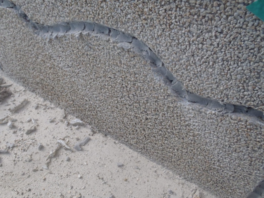 泉北郡忠岡町の基礎巾木を樹脂モルタルで補修