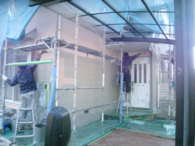 岸和田市下松町の外壁中塗り