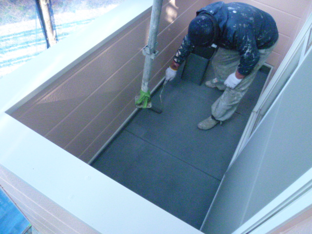 岸和田市下松町のベランダトップコート塗布