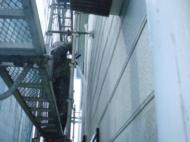 岸和田市包近町の外壁高圧洗浄