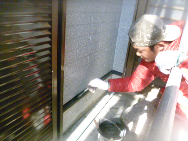 和泉市の土台水切り塗装中