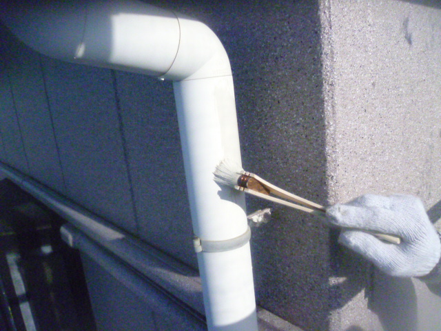 岸和田市紙屋町の雨樋塗装中