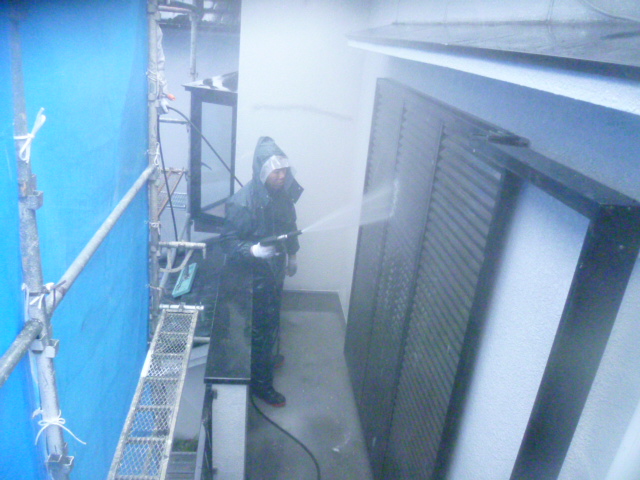 和歌山市善明寺の雨戸洗浄