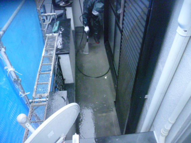 和歌山市善明寺のベランダ洗浄