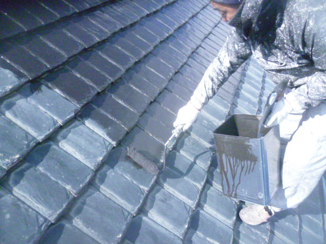 貝塚市のセメント瓦一回目塗装