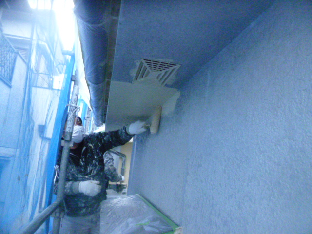 貝塚市の外壁中塗り