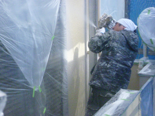 貝塚市のベランダの壁も塗装