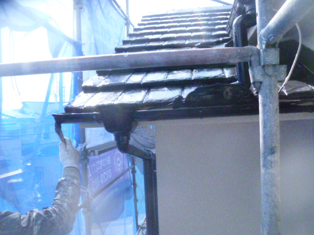 貝塚市の雨樋塗装