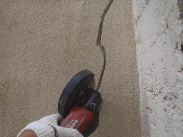 岸和田市の倉庫のクラックカッター切