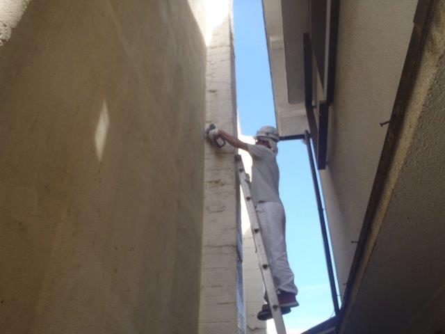 岸和田市の倉庫のクラック補修