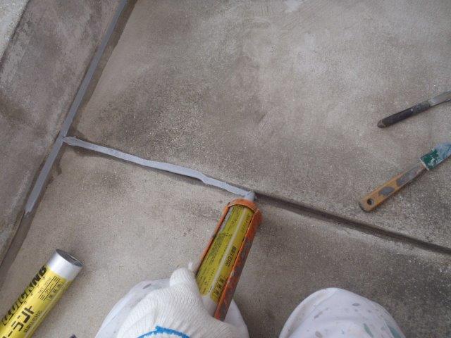 岸和田市池尻町のベランダの目地にシーリング充填