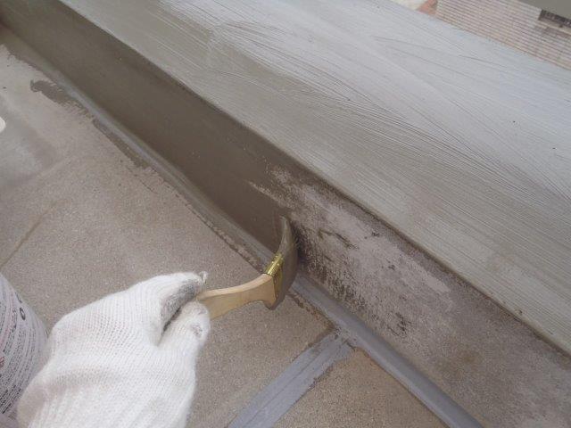 岸和田市池尻町のベランダにカチオンクリート施工