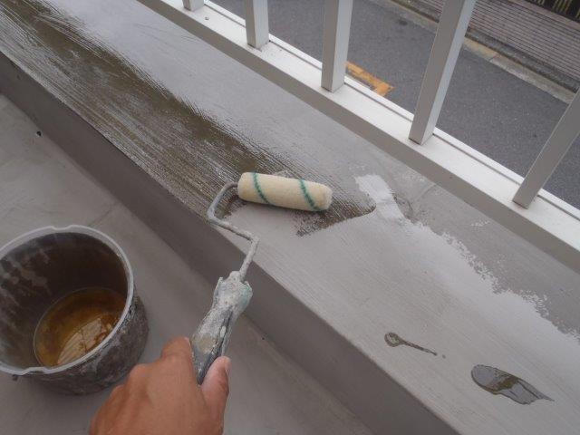 岸和田市池尻町のベランダにプライマー塗布