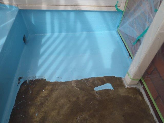 岸和田市池尻町のベランダにウレタン樹脂塗布1回目