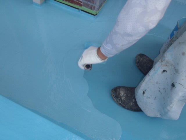 岸和田市池尻町のベランダにウレタン樹脂塗布２回目