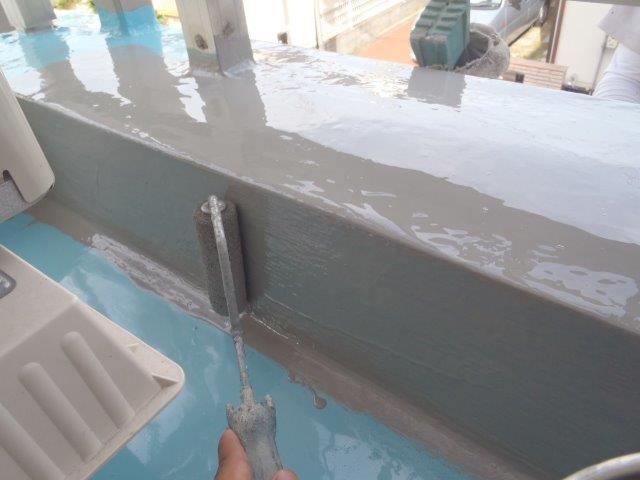 岸和田市池尻町のベランダにトップコート塗布