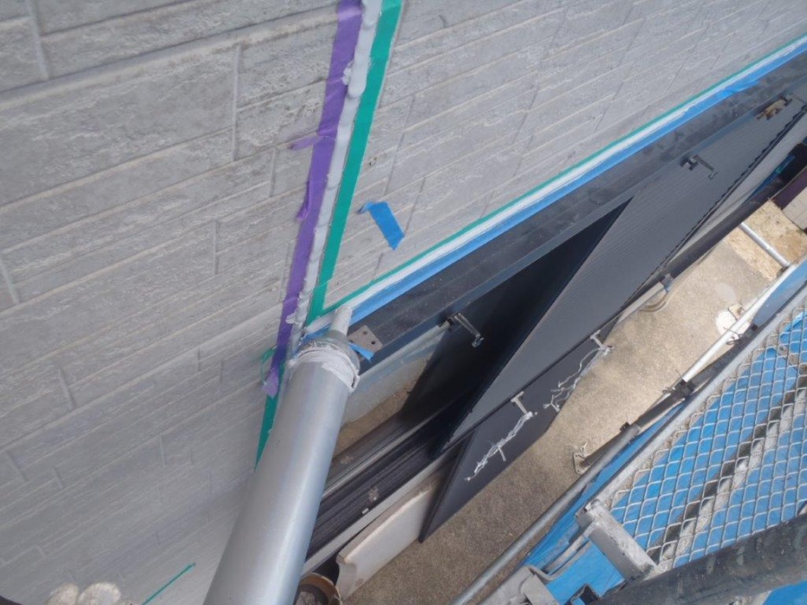 岸和田市西之内町の外壁の目地にコーキング充填