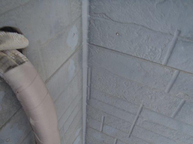 泉佐野市のシーリングをヘラで押さえて打ち替え完了