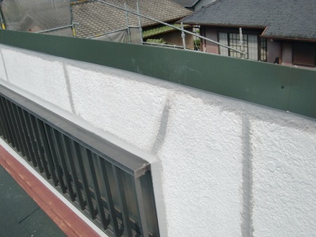 岸和田市上松町の外壁塗装でまずはクラック補修から着工