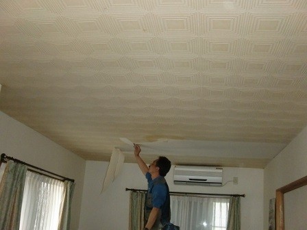 岸和田市真上町の外壁塗装と屋根塗装で同時にクロス貼替