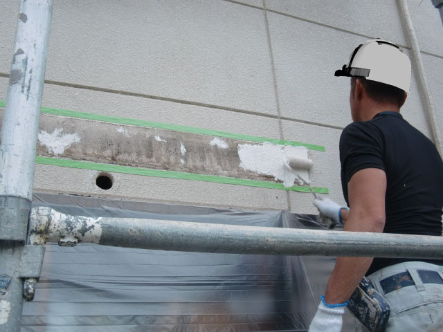 岸和田市大沢町の復旧した庇の塗装工事　3日目