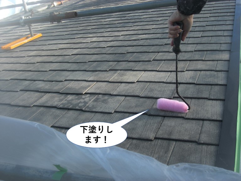 忠岡町の屋根を下塗り