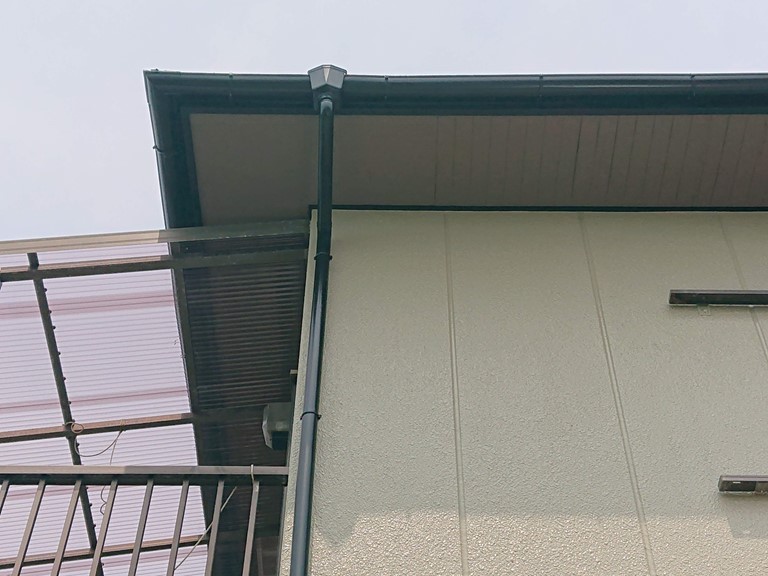 岸和田市の軒天塗装完了後