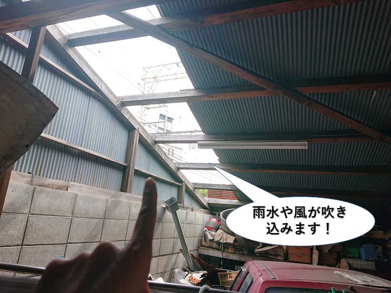 貝塚市のガレージの雨水や風が吹き込みます