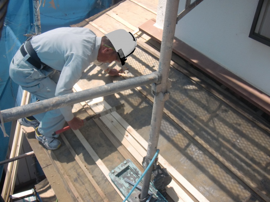 岸和田市土生町の下屋に下地設置