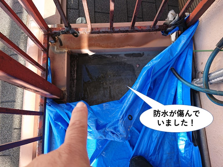 阪南市のベランダの防水が傷んでいました