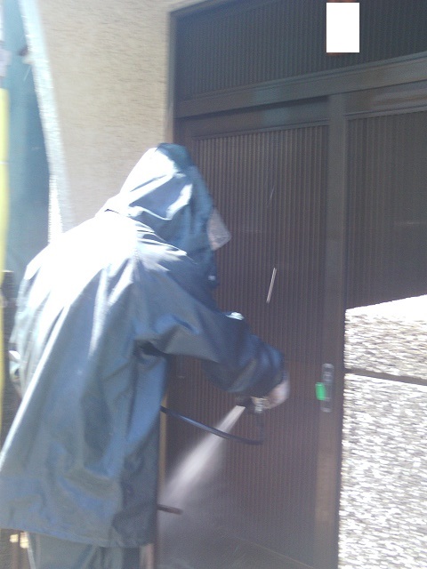 岸和田市吉井町の玄関周りも洗浄