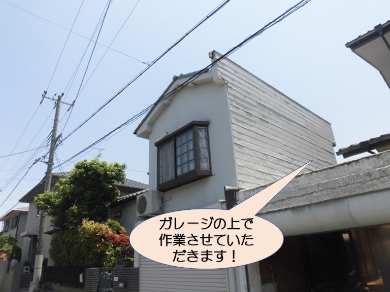 岸和田市上松町の劣化した外壁パネル