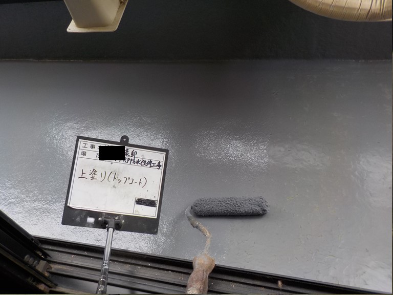 泉佐野市のベランダのトップコート塗布状況