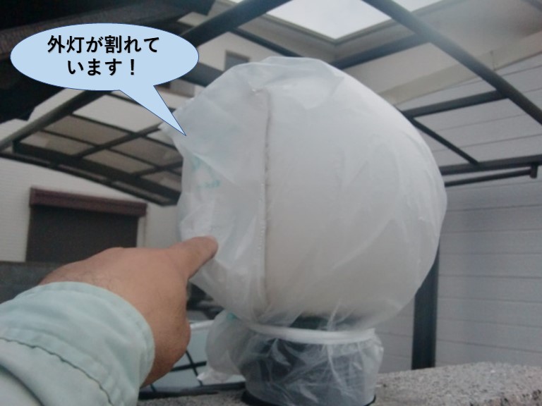 岸和田市の外灯が割れています