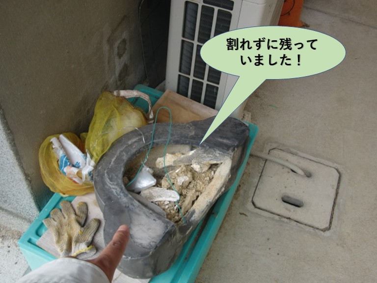 岸和田市の屋根の鬼瓦は割れずに残っていました