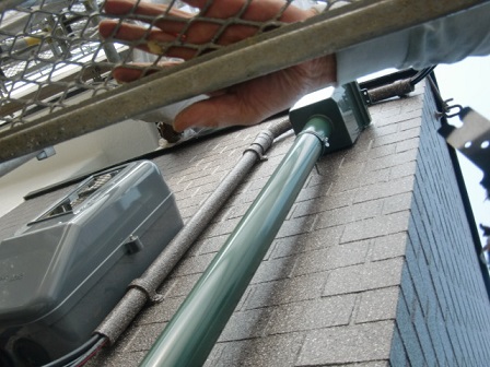 岸和田市上松町の外壁塗装で雨戸などの部分塗装や樋の取付