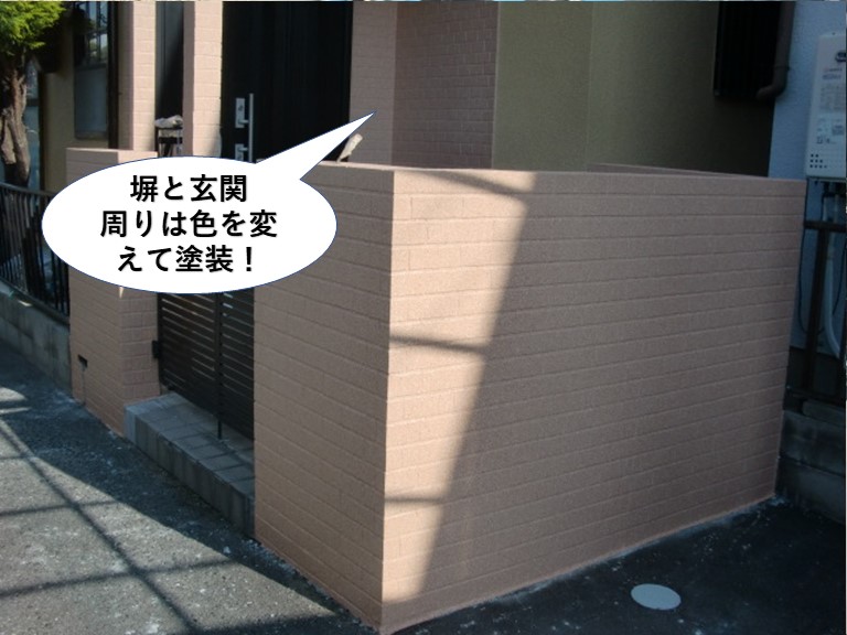忠岡町の塀と玄関周りは色を変えて塗装