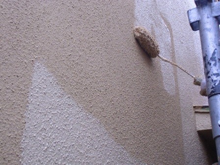 岸和田市春木本町の外壁塗装の上塗り