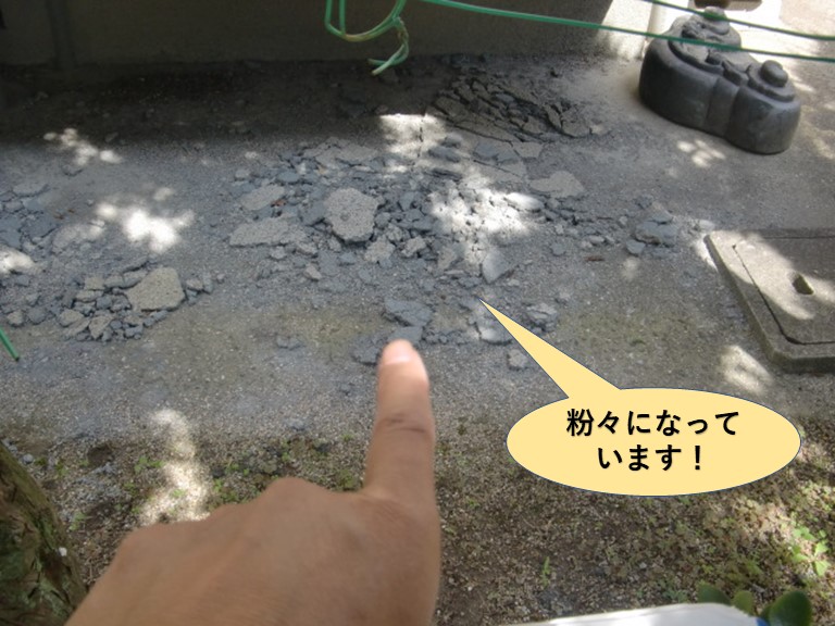 岸和田市のモルタルが粉々になっています